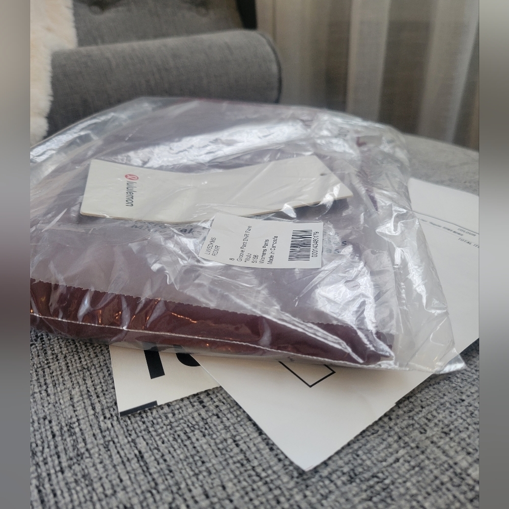 Lululemon SHR Groove Flare Nulu Regular Size 8 Red Merlot